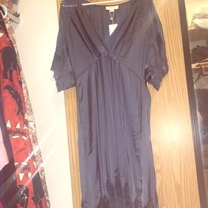 Midi dress with lace detail sleeve